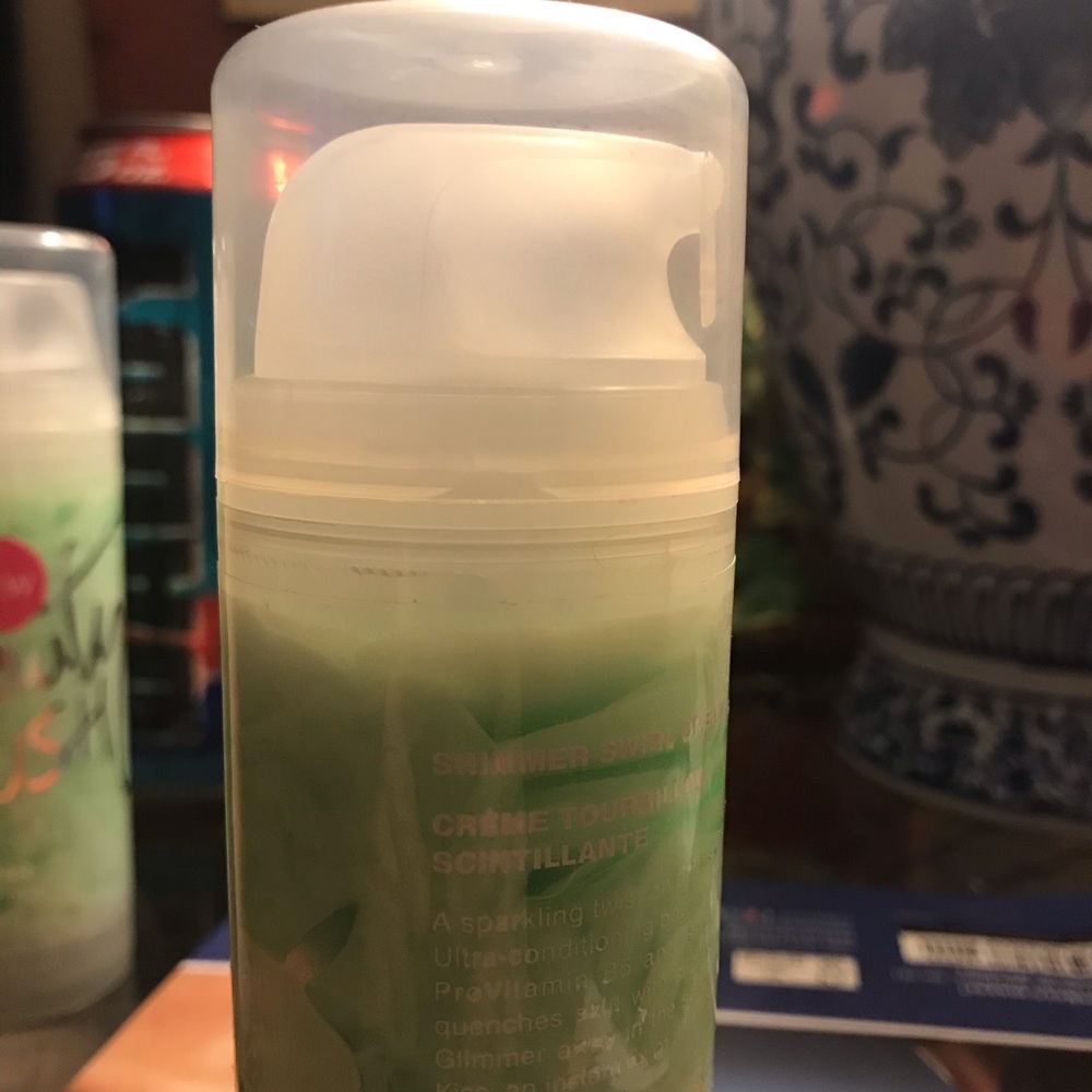 Victoria’s Secret beauty rush. Wild kiss. Juicy pear and apple blossom.